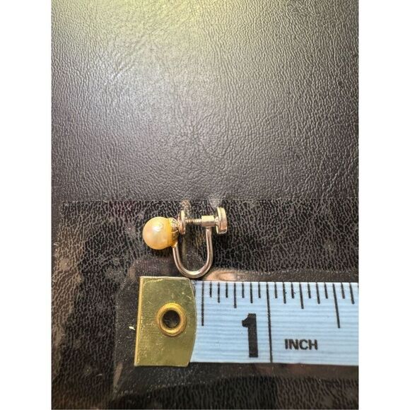 90s Vintage Womens Pearly White Twist On Huggie Stud Earrings Feminine Dainty - Picture 5 of 5